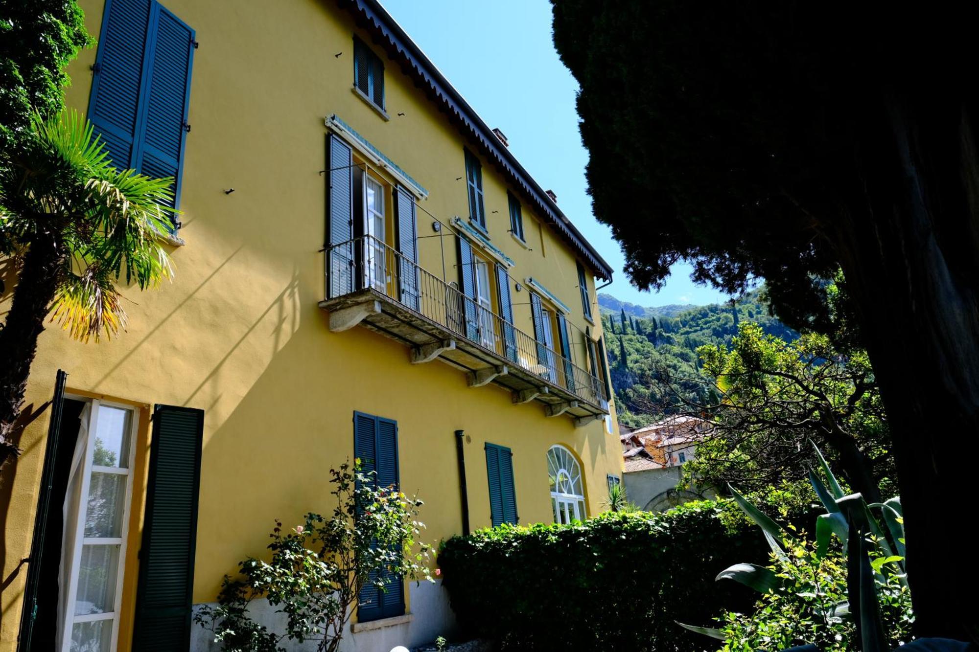 Апартаменты La Casa Di Anna Варенна Экстерьер фото