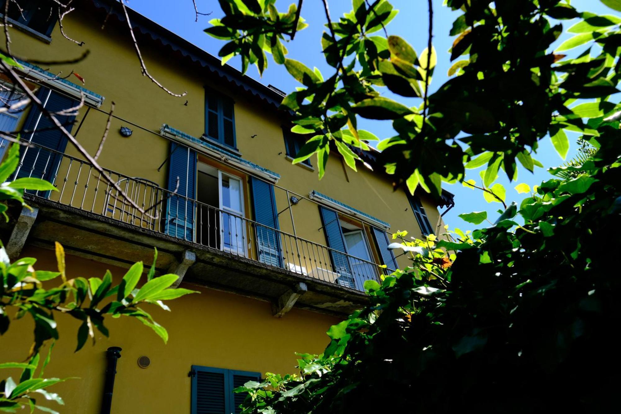 Апартаменты La Casa Di Anna Варенна Экстерьер фото